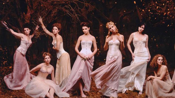 Sarah Michelle Gellar With Girls In Long Dress